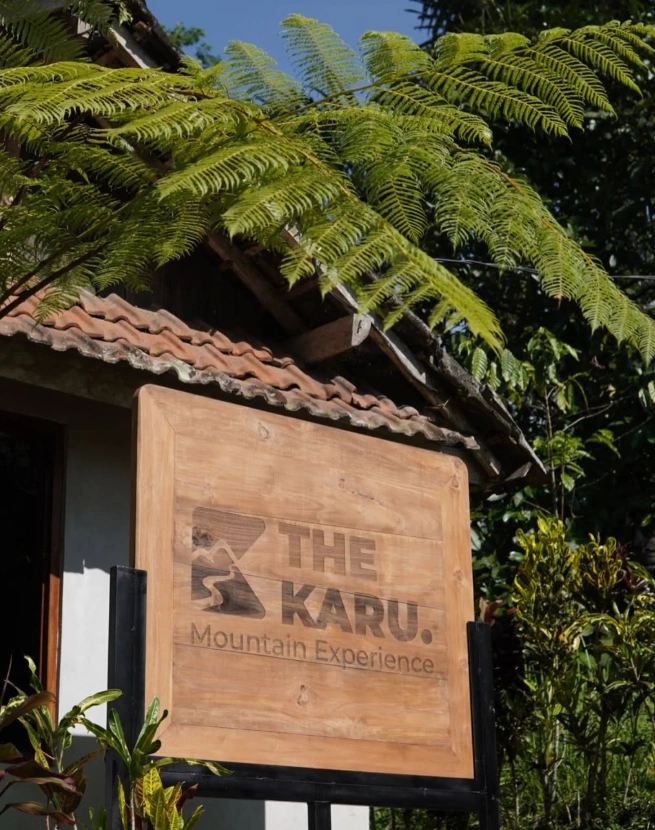 karu cabin entrance