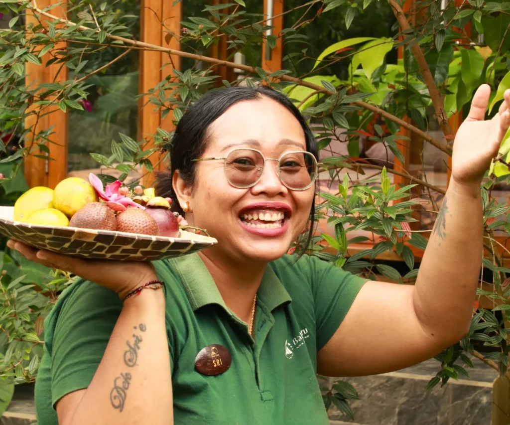 balikaru team member with tropical fruits