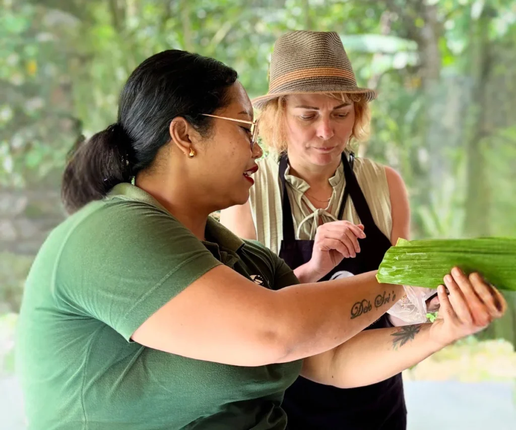balikaru staff shows the Balinese cooking way
